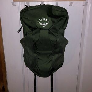 Osprey Fairview Travel Daypack 
OS 15L bag 
Forrest Green